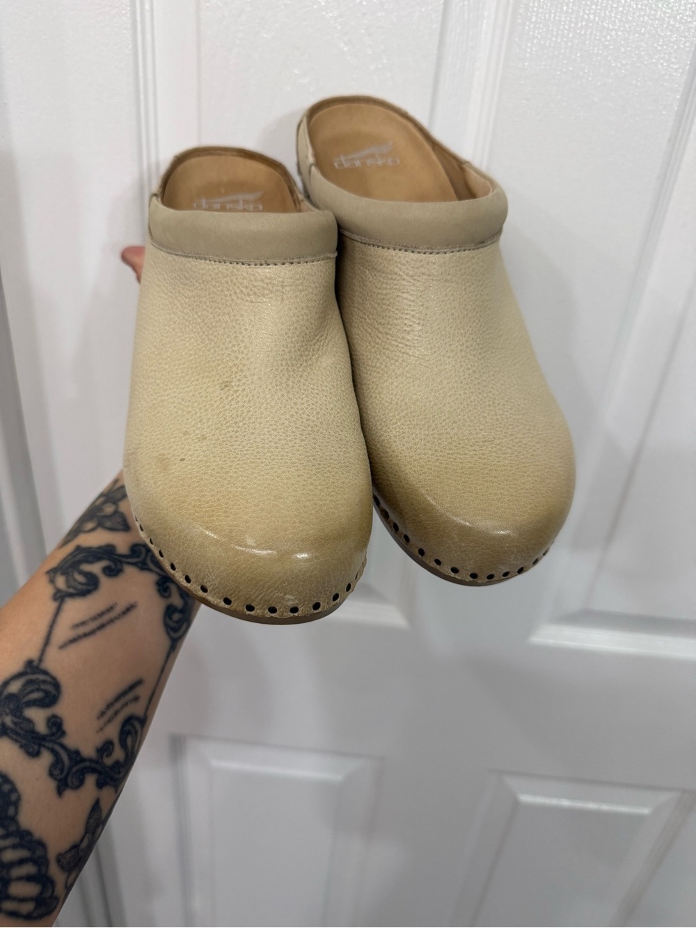 Dansko Sammy Beige Pebbled Leather Mules Size 40/10 Scandi Girl Minimalist